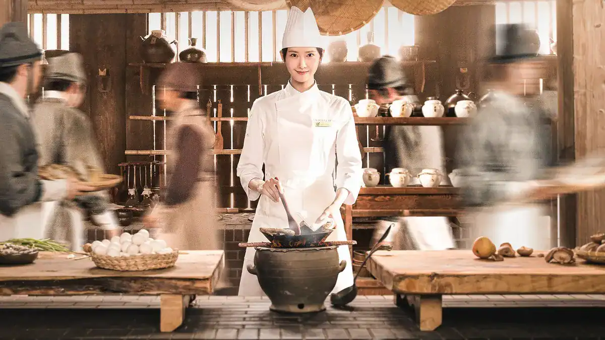 Nụ cười rạng rỡ của Yoona, thể hiện sự duyên dáng và khả năng diễn hài tự nhiên của cô