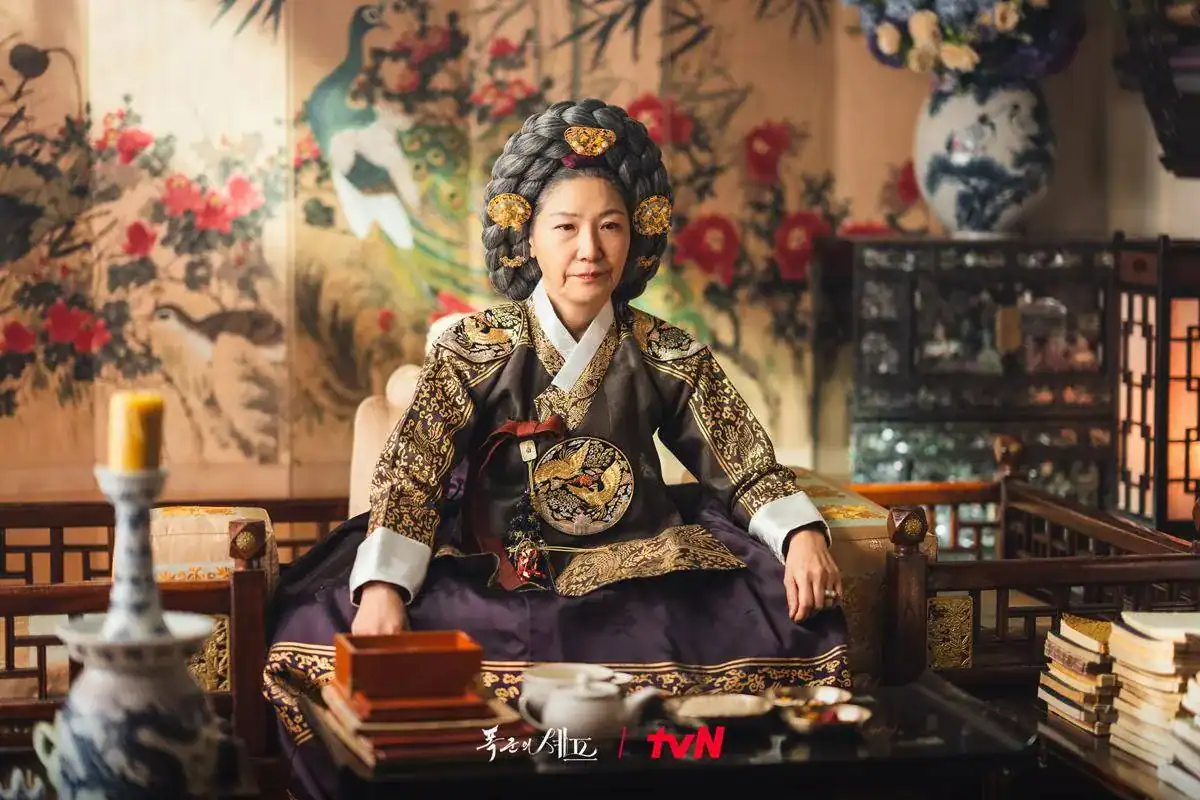 Khung cảnh hoàng cung Joseon tráng lệ trong 'Ngự Trù Của Bạo Chúa' với yếu tố lịch sử được lồng ghép