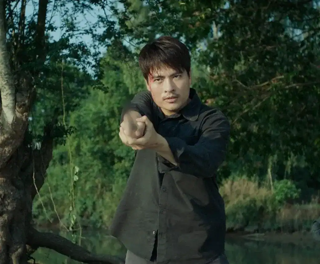 Võ Tấn Phát trong vai Giang, một màn lột xác ấn tượng với diễn xuất điên loạn và biến thái, góp phần tạo điểm nhấn đặc biệt trong phim Làm Giàu Với Ma 2: Cuộc Chiến Hột Xoàn.