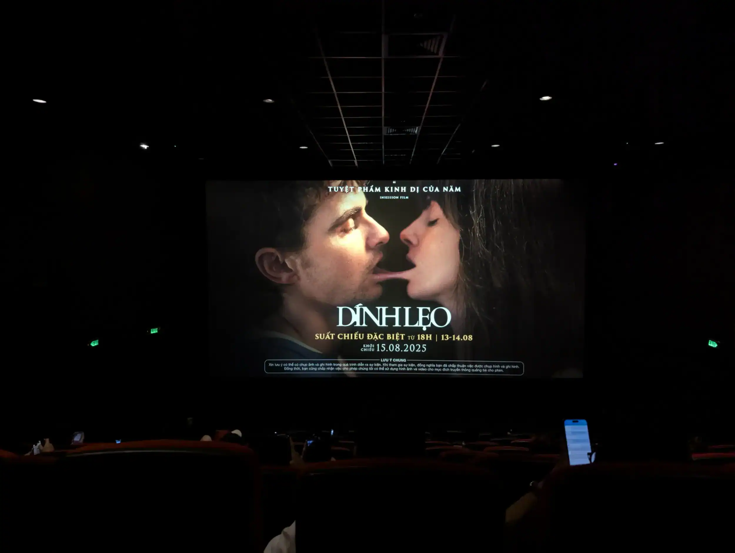 Hình ảnh tiêu đề phim Together xuất hiện, báo hiệu một trải nghiệm điện ảnh độc đáo và đầy thách thức về mối quan hệ trong tình yêu