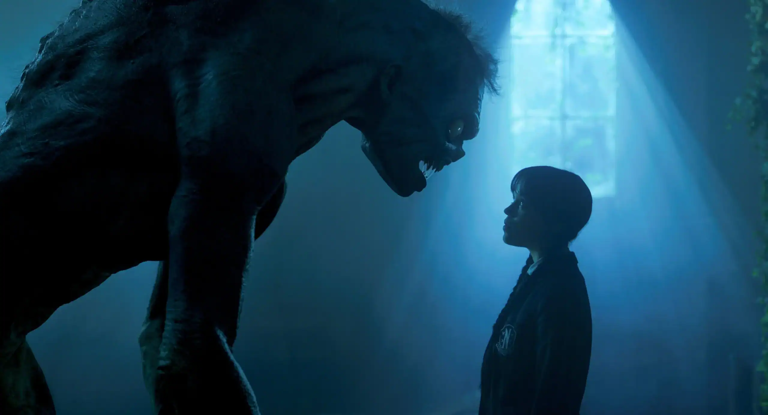 Wednesday bất tỉnh sau cuộc chạm trán với Tyler, tạo nên nút thắt kịch tính cho phần sau của mùa 2 series Netflix