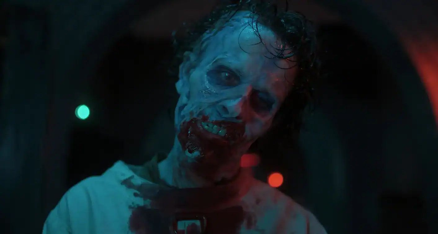 Wednesday Addams tập trung suy luận, khám phá những bí ẩn phức tạp được cài cắm khéo léo trong kịch bản phim