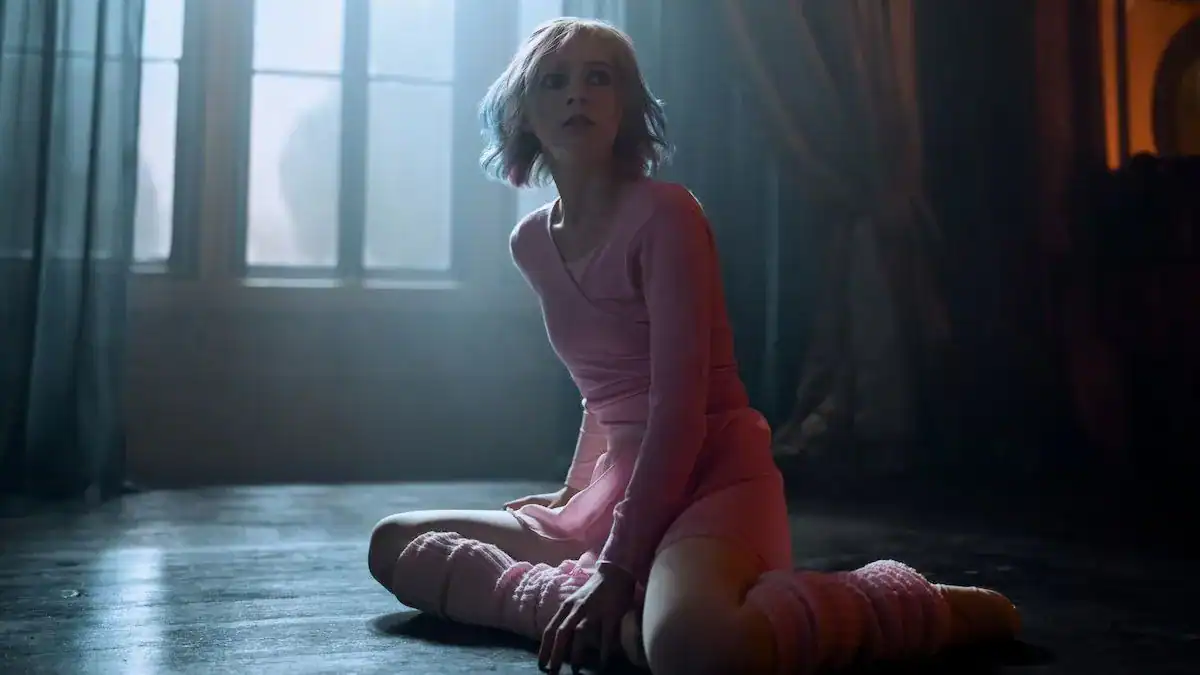 Enid Sinclair hóa sói để cứu Wednesday, đặt ra câu hỏi lớn về số phận và khả năng trở lại hình dạng con người của cô