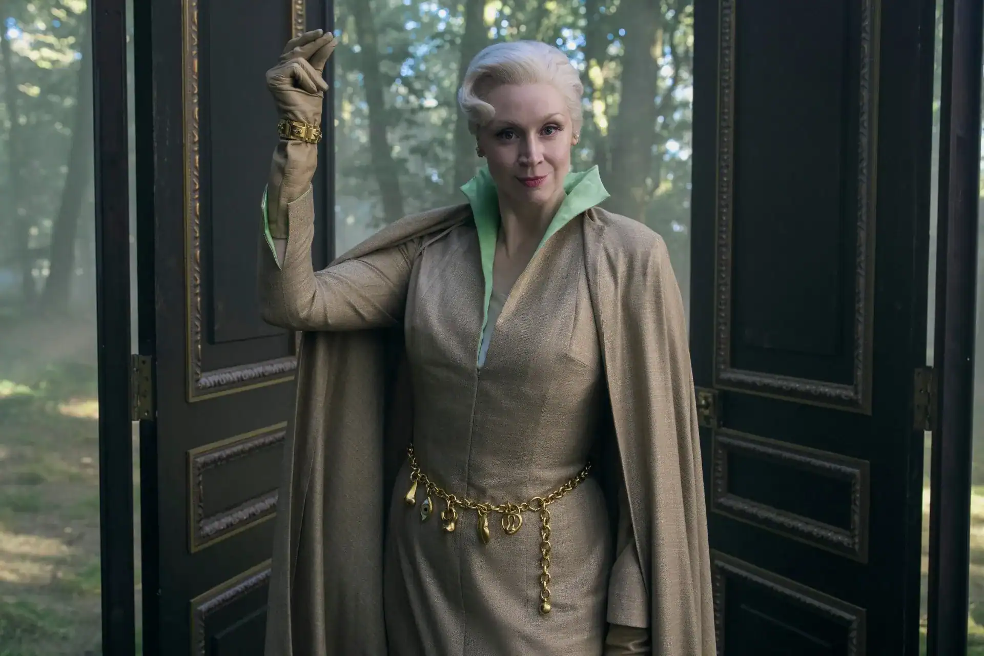 Dàn nhân vật đa dạng và thú vị từ học viện Nevermore, mỗi người đều đóng góp vào sự độc đáo của series phim Wednesday