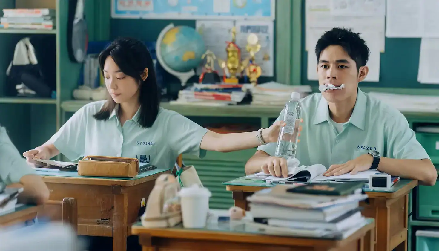 Hai nhân vật chính đối mặt với những thử thách trong mối quan hệ, tạo nên 'sóng gió' trong phim thanh xuân Đài Loan